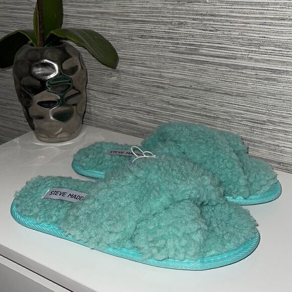 Steve Madden | peaceful faux fur slide - Picture 2 of 3